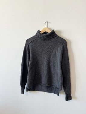 Aritzia TNA Golden Wool Cashmere Turtleneck Sweater Dark Grey Size Small